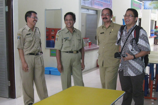 Kunjungan bapak Kepala Dinas Pendidikan Ke Kantin SMPN 1 Sutojayan sebagai pilot project kantin sehat di kabupaten blitar